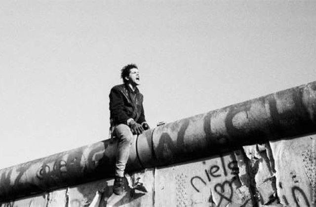 Ultima luna de inscrieri la competitia de eseuri "Nascut in '89"