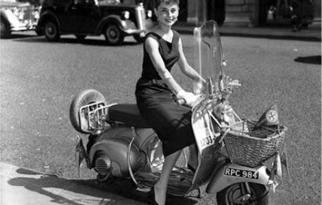 Garderoba actritei Audrey Hepburn, scoasa la licitatie