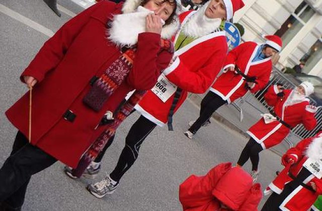 [VIDEO] 1.800 de Mos Craciuni au alergat pe strazile din Sydney