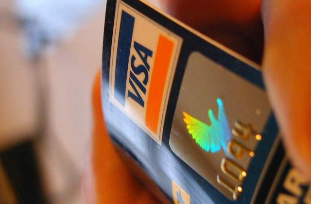 Visa spune ca ieri a fost cea mai buna zi pentru magazinele online. Ce s-a intamplat in Romania?