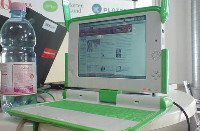 Bateria verde care alimenteaza laptopul sute de ore