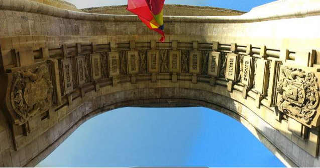 Sase avioane MIG 21 Lancer si o aeronava de transport Hercules au survolat zona Arcului de Triumf