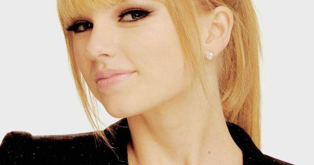 Taylor Swift a primit opt trofee la gala Billboard Awards 2013