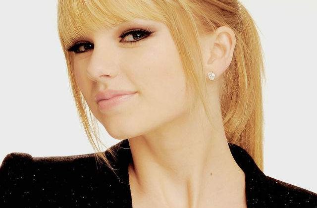 Taylor Swift a primit opt trofee la gala Billboard Awards 2013