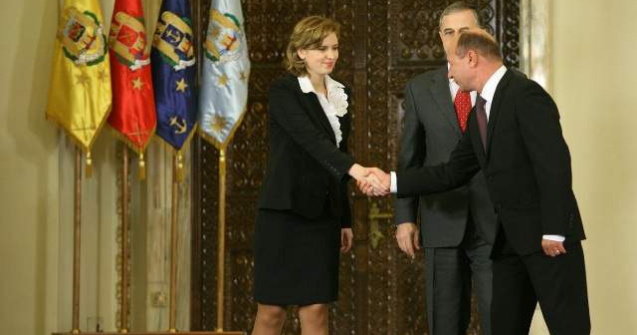 Roberta Anastase se casatoreste. Basescu ar urma sa-i fie nas