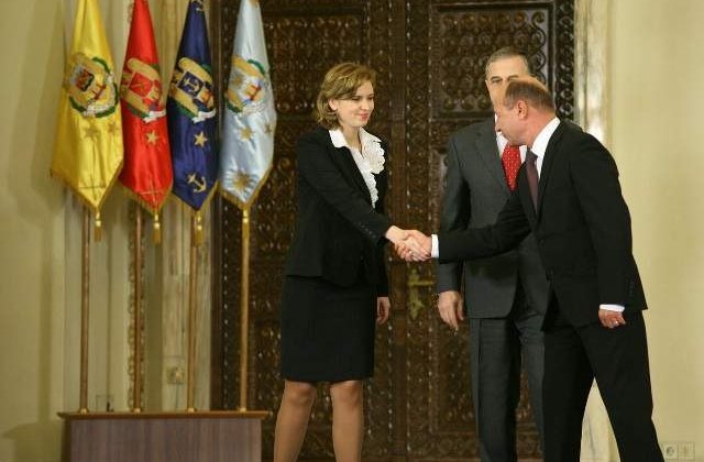 Roberta Anastase se casatoreste. Traian Basescu ar urma sa-i fie nas