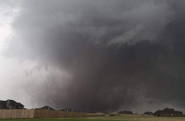 O tornada a provocat cel putin 91 de morti in sudul Statelor Unite