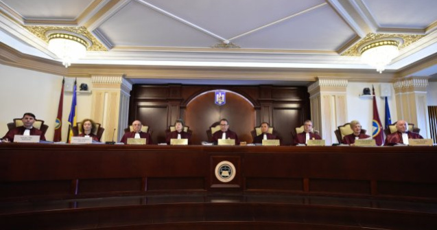 CCR a amânat legea care interzice referirea la identitatea de gen în școli