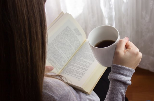 Carțile, pansamentul sufletului: 5 beneficii ale cititului zilnic