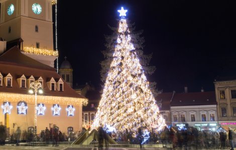 Târgul de Crăciun din Braşov va fi organizat în Piaţa Sfatului, iar numărul căsuţelor va fi redus la jumătate