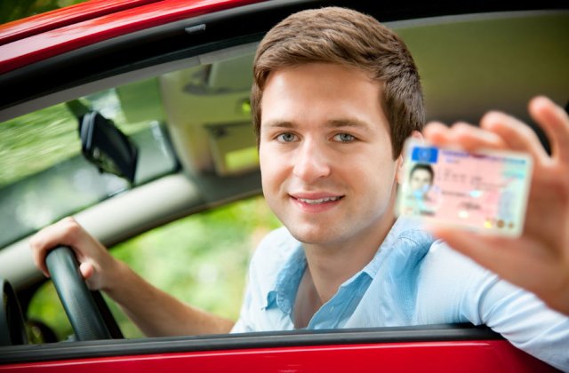 Taxele pentru permisul de conducere și certificatul de &icirc;nmatriculare se pot plăti online pe site-ul DRPCIV