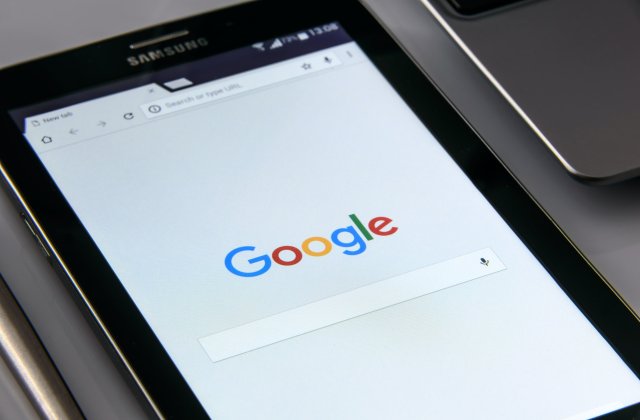 Peste 4.000 de tablete, distribuite astăzi &icirc;n 70 de școli din Sălaj