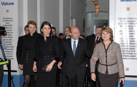 Maria Basescu sare in apararea sotului: Traian nu le-a batut pe fete!