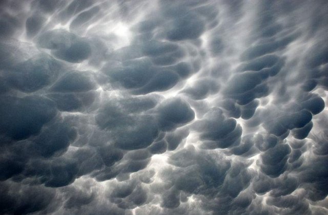 Avertizare: Cod portocaliu de furtuni in Moldova