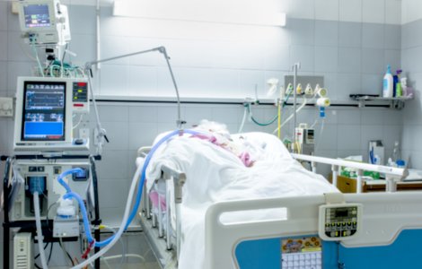 Elev de 15 ani, ajuns la ATI. A fost obligat să facă 150 de genuflexiuni