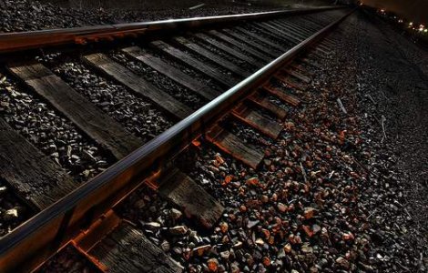 A fost lovita de tren si a supravietuit