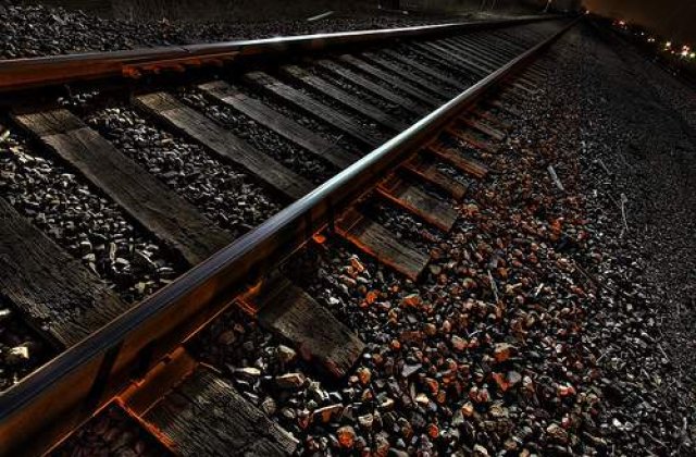 A fost lovita de tren si a supravietuit