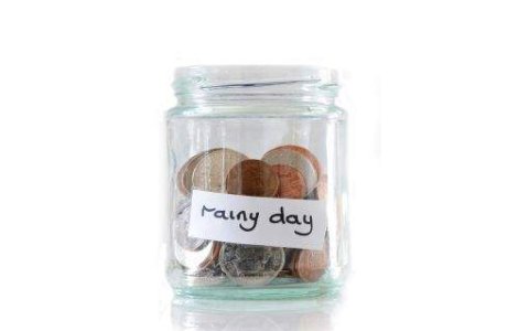 Romanii economisesc cumparand la bax