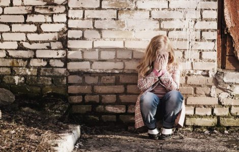 Eleva de 13 ani, HARTUITA de profesorul de sport