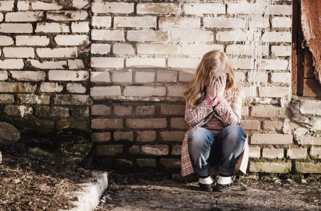 Eleva de 13 ani, HARTUITA de profesorul de sport