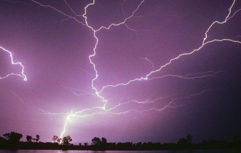 Bilantul furtunilor de joi: 29 de localitati au fost afectate