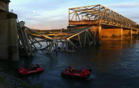 Un pod rutier s-a prabusit in Washington