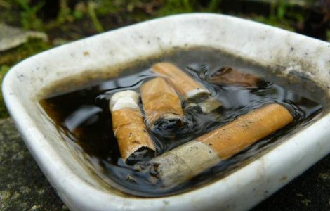 50% dintre romanii fumatori vor sa renunte la acest obicei in 2014