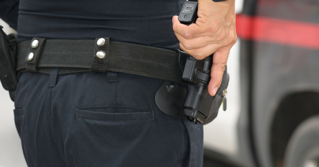 Bărbat împușcat de polițiști după o urmărire în trafic