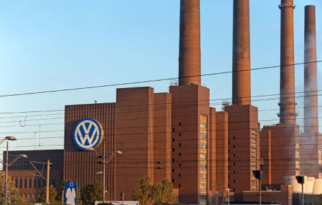 Grupul Volkswagen reduce producția din cauza lipsei de semiconductori