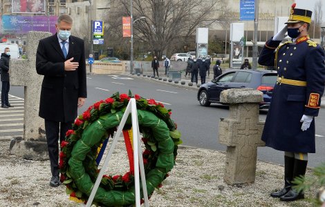 VIDEO Președintele Iohannis, huiduit de un protestatar în Piața Universității