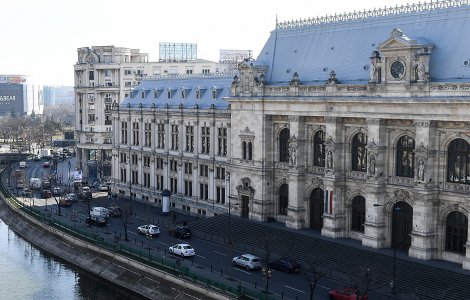 Zeci de avocaţi au organizat un protest în fața Palatului de Justiție