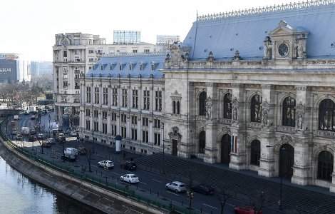 Zeci de avocaţi au organizat un protest în fața Palatului de Justiție