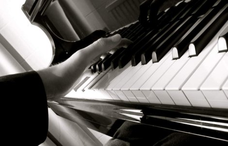 Un cunoscut pianist francez, implicat intr-un scandal pornografic