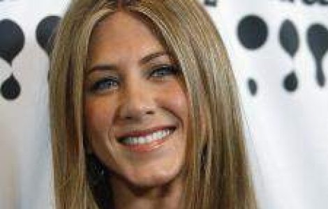 Angelina si Jennifer, la un pas de bataie in timpul unei intalniri secrete