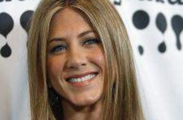 Angelina si Jennifer, la un pas de bataie in timpul unei intalniri secrete