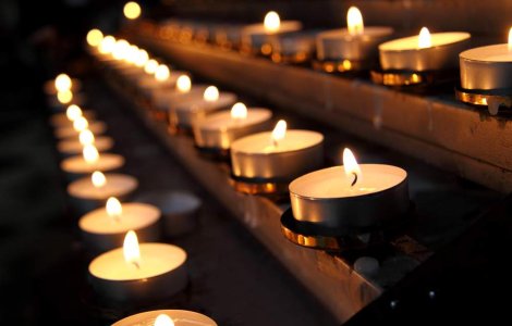 Matusa actritei Angelina Jolie a murit