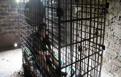 Un chinez bolnav mintal, tinut de 11 ani in cusca de propria familie