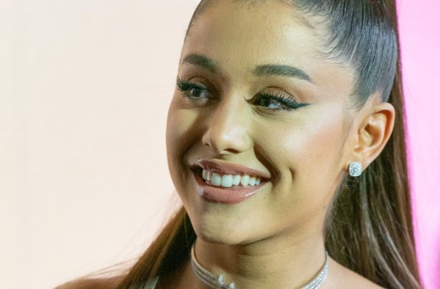 Ariana Grande s-a logodit! C&acirc;t valorează inelul oferit de iubitul său