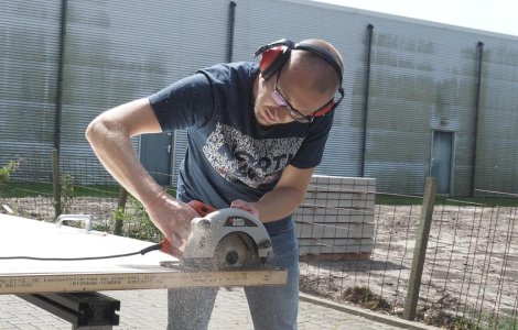 De ce să ţii cont atunci când vrei să cumperi cel mai bun fierăstrău electric