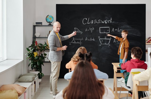 Noul ministru al Educației, C&icirc;mpeanu: &bdquo;Ne dorim cu toții re&icirc;ntoarcerea c&acirc;t mai grabnică la școală&rdquo;