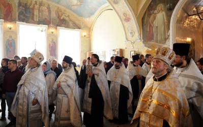 Cum se desfășoară slujbele...