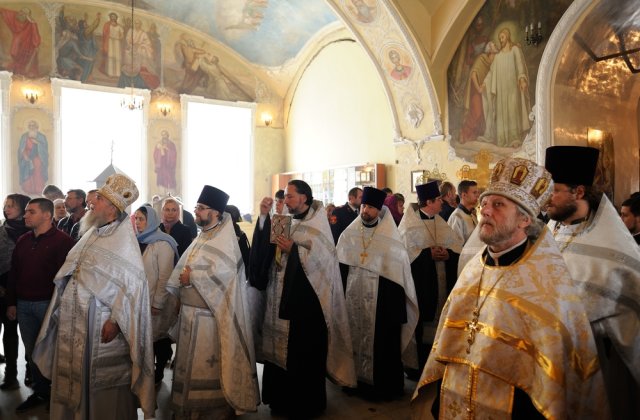 Cum se desfășoară slujbele religioase de Crăciun în acest an