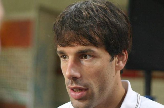 Real Madrid l-ar putea ceda gratis pe Van Nistelrooy la AS Roma