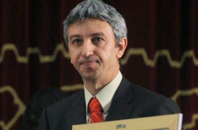 Dan Diaconescu si-a donat butonii de 300 de euro