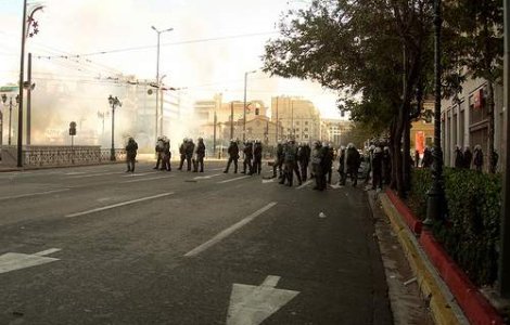 Proteste violente la Atena