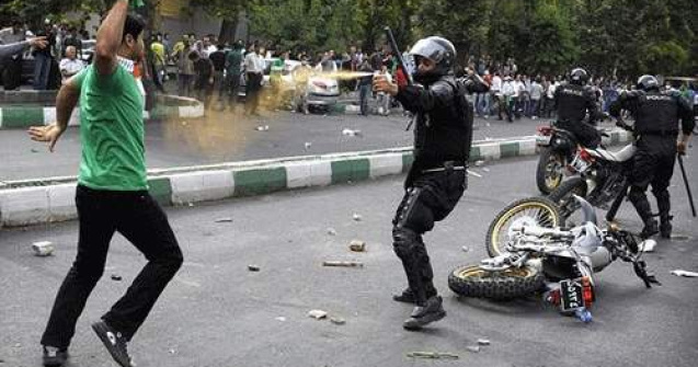 Proteste anti-Ahmadinejad. S-au auzit din nou focuri de arma la Teheran