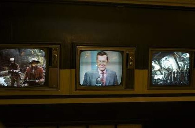 Atitudinea jurnalistilor din timpul campaniei: "30 de min. de informatii si alte 90 de vorbe"