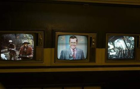 Atitudinea jurnalistilor din timpul campaniei: "30 de min. de informatii si alte 90 de vorbe"