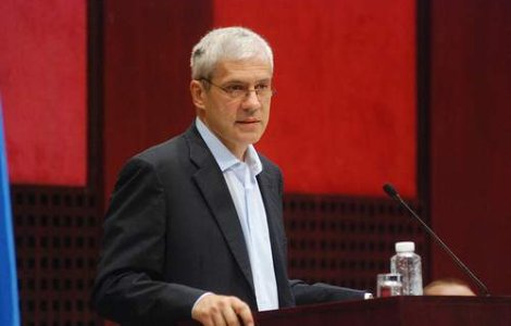 Presedintele Serbiei, amendat pentru ca a deschis o sampanie pe stadion