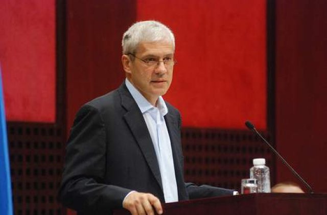 Presedintele Serbiei, amendat pentru ca a deschis o sampanie pe stadion